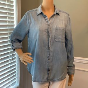 American Eagle 🦅 cotton button up shirt.